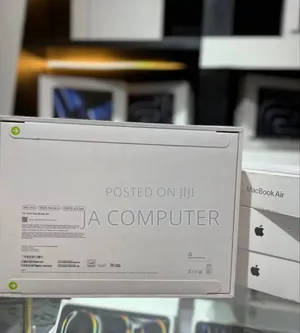 Photo - New Laptop Apple MacBook Air 2025 M4 13-Inch 16GB Apple M4 SSD 256GB