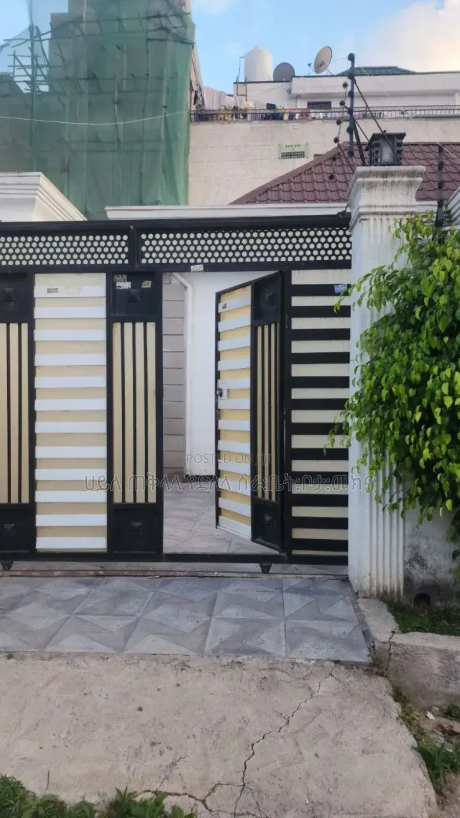 Furnished 4bdrm Villa in አያት አካባቢ, Yeka for sale