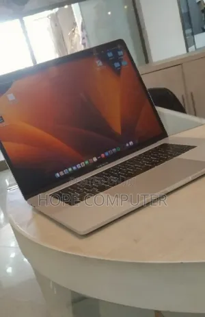 Photo - New Laptop Apple MacBook Pro 2017 16GB Intel Core I7 SSD 512GB