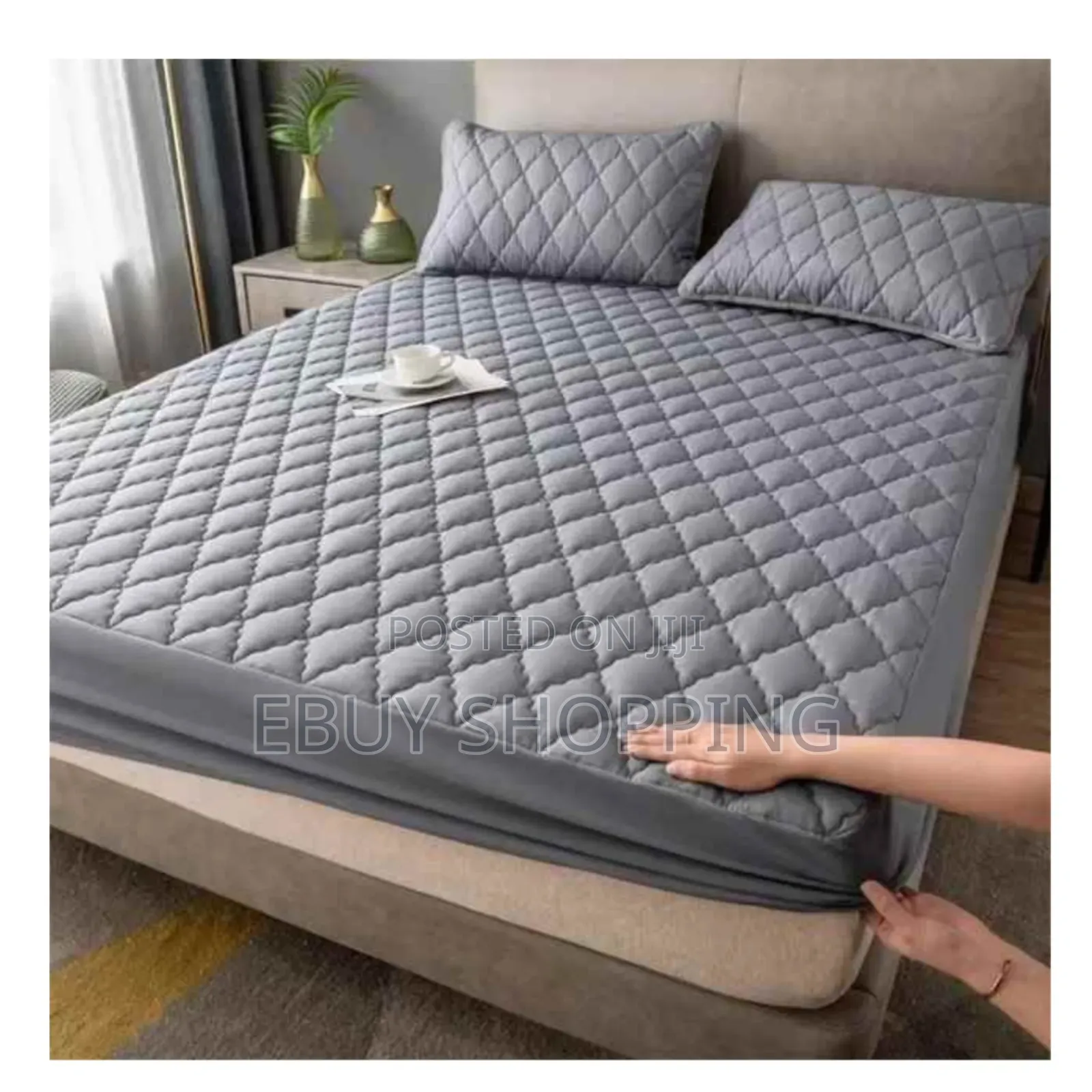 **Soft Noiseless Waterproof Bed Cover – No Rustling!**
