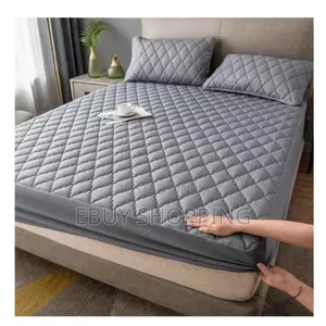 **Soft Noiseless Waterproof Bed Cover – No Rustling!**