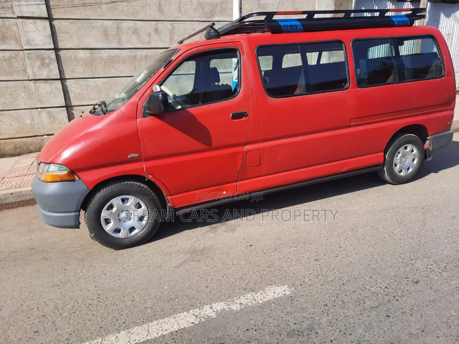 Toyota HiAce 2006 Red