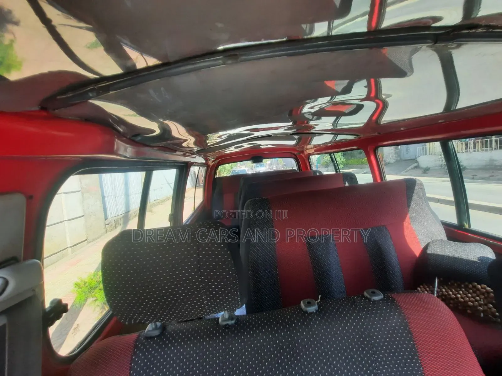 Toyota HiAce 2006 Red