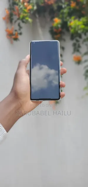 Photo - Google Pixel 2 XL 64 GB White