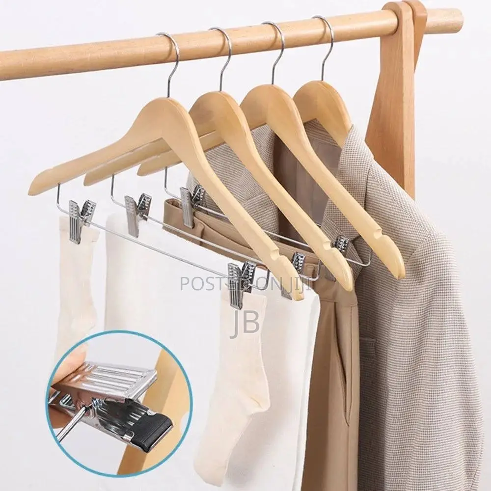 የእንጨት ልብስ መስቀያ