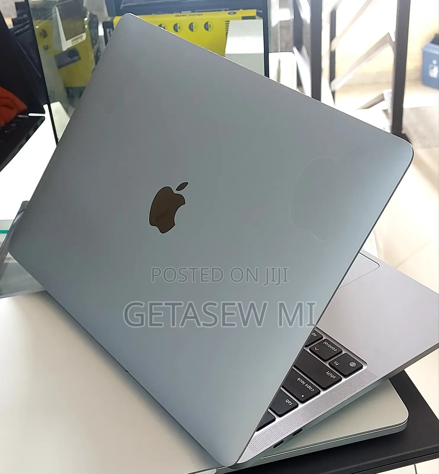 New Laptop Apple MacBook Pro M1 8GB Apple M1 Pro SSD 512GB