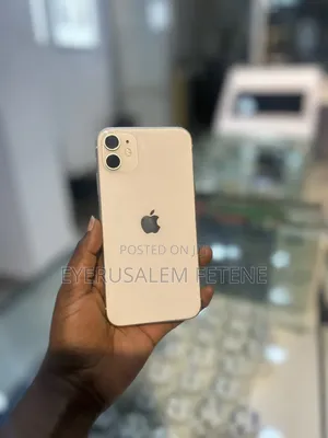 Photo - Apple iPhone 11 64 GB White