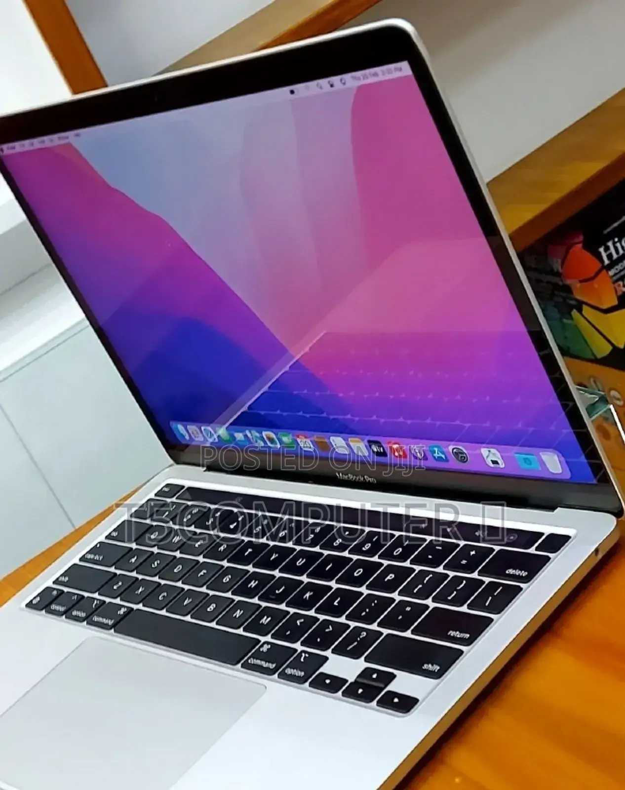 New Laptop Apple MacBook Pro M1 8GB Intel Core I5 SSD 512GB