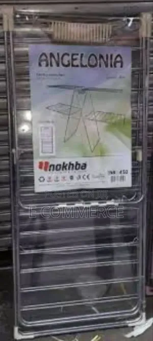 ተጣጣፊ የልብስ መስጫ