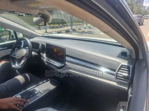 Volkswagen ID.6 2023 Ivory