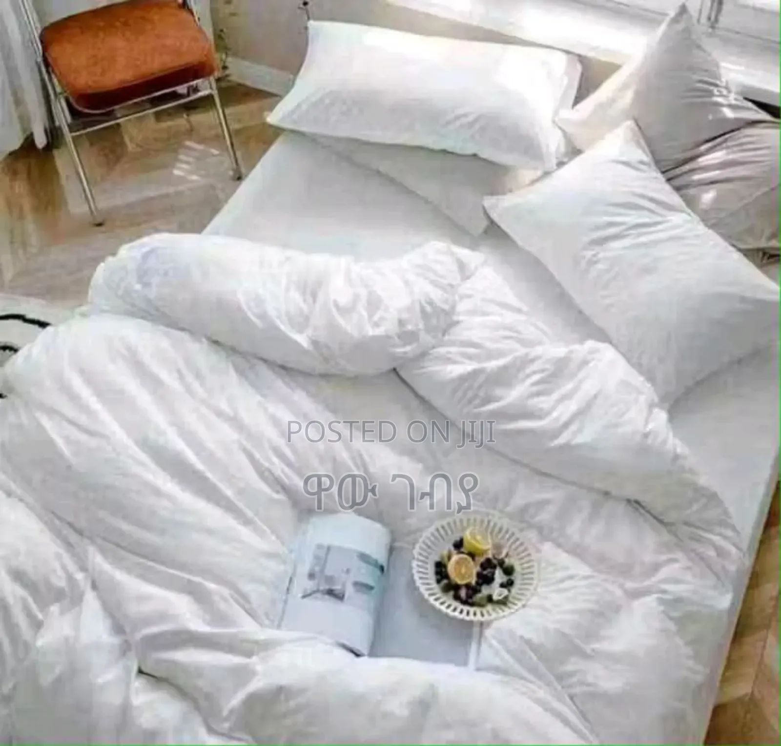 ውብ እና ምቹ ነጭ ኮንፈርቶች