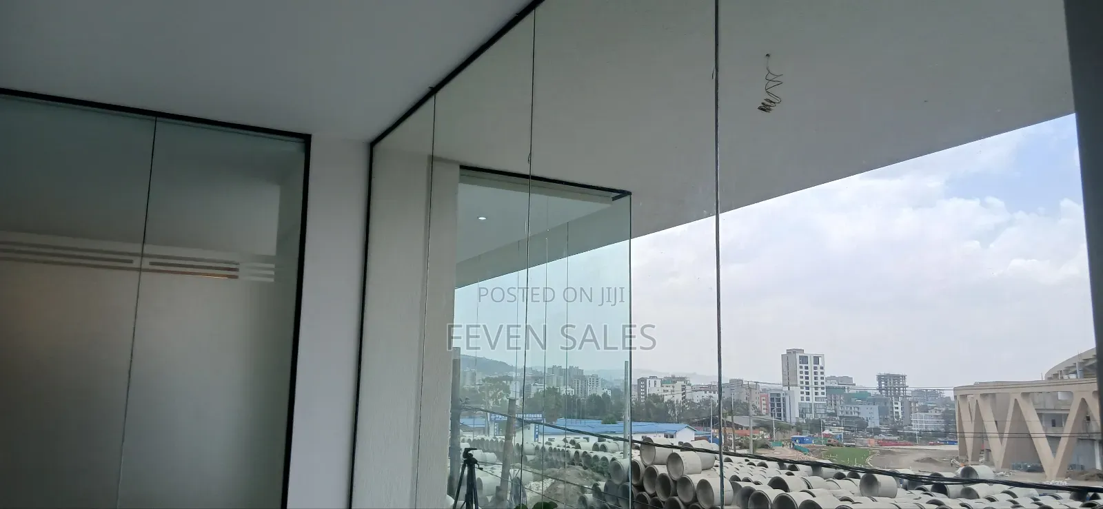 በመሀል ቦሌ አደይ አበባ