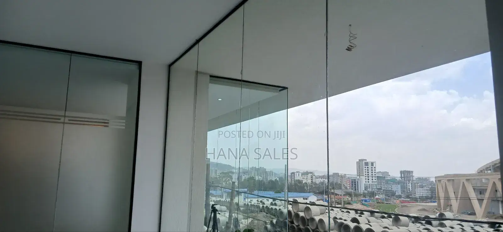 በመሀል ቦሌ አደይ አበባ