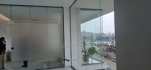 በመሀል ቦሌ አደይ አበባ