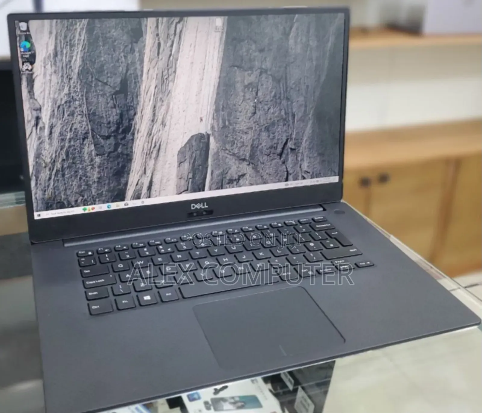 New Laptop Dell Precision 15 5540 32GB Intel Core I7 SSD 512GB