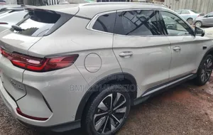 Photo - New BYD Song Plus 2025 Gold