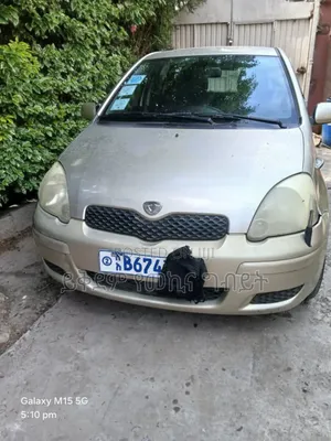 Photo - Toyota Vitz 2004 Gold