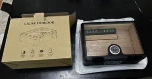 Photo - Cigar Humidor Humidifier Hygrometer 20-25 Cigars (Black)