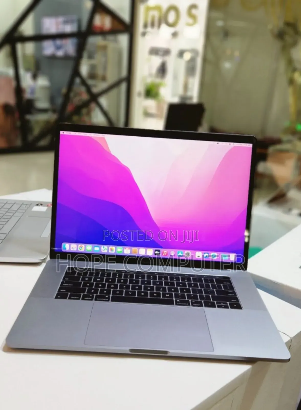 New Laptop Apple MacBook Pro 2016 16GB Intel Core I7 SSD 256GB