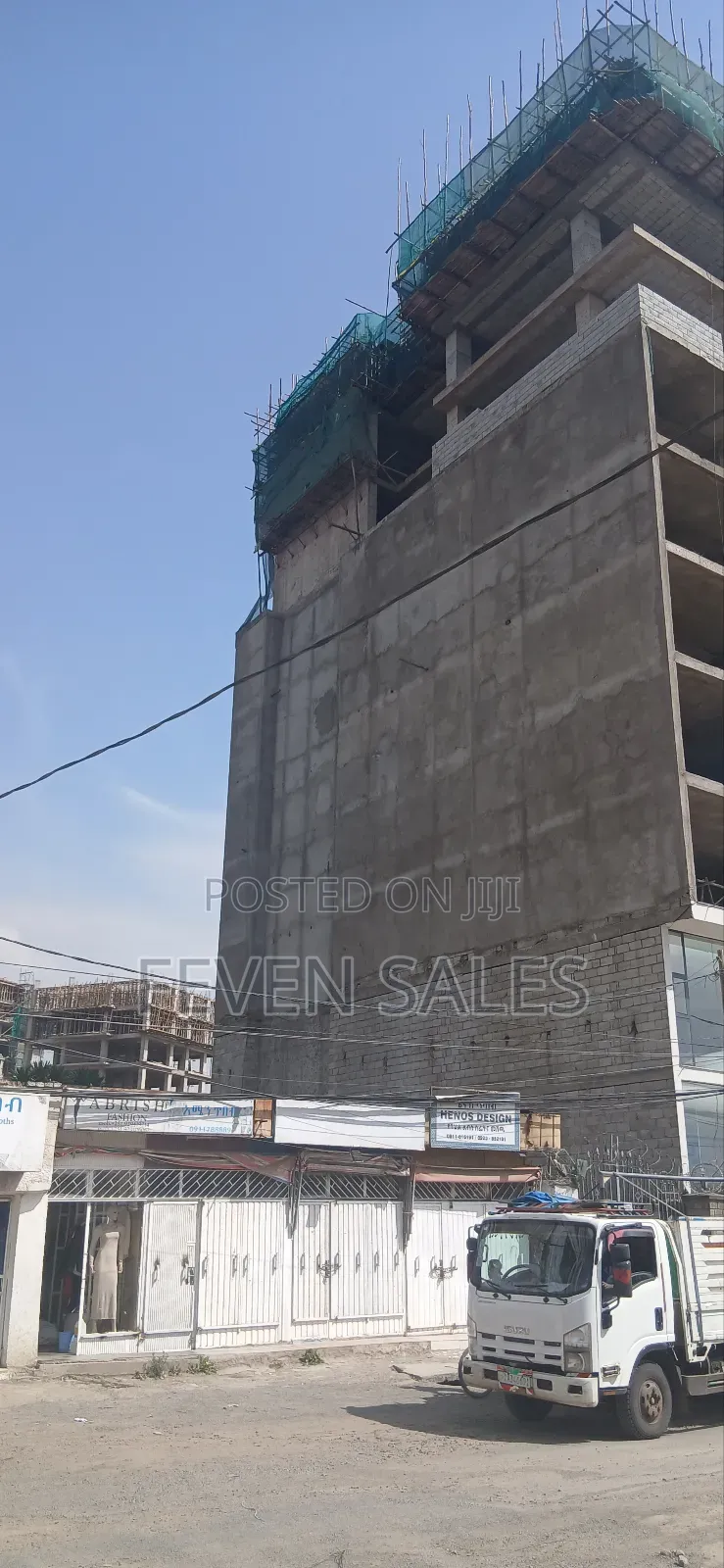 ተወዳጅ በሆነዉ የንግድ ቦታ በመሀል ቦሌ