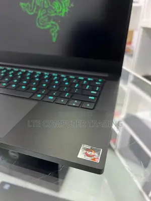 New Laptop Razer Blade Advanced 16GB AMD Ryzen 9 SSD 1T