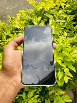 New Apple iPhone XR 64 GB White