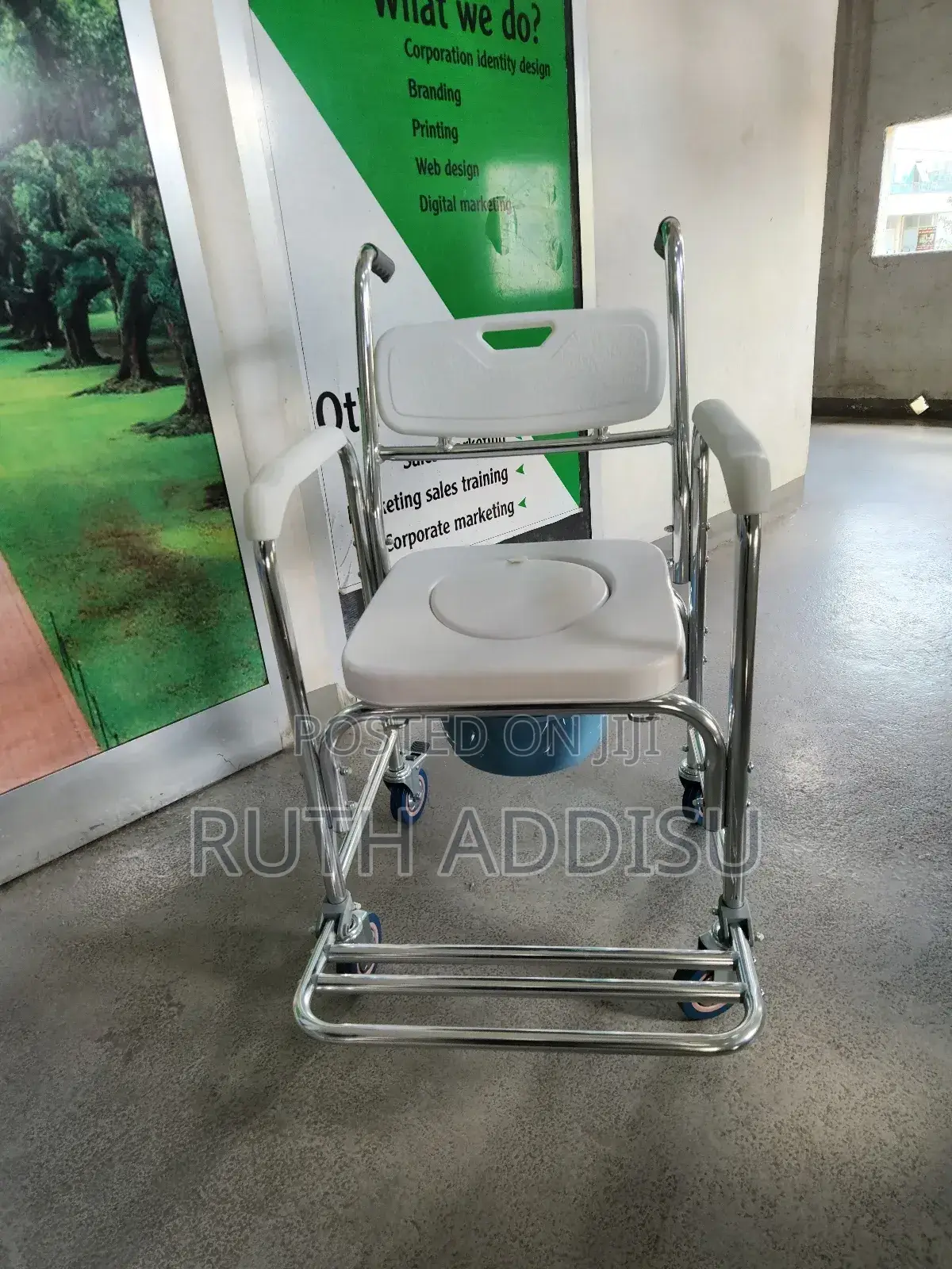 Commode Chiarω_with Wheel Commodeχ€Commodechairσ/Commode