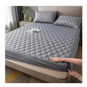 **Hospital-Grade Waterproof Mattress Protector**