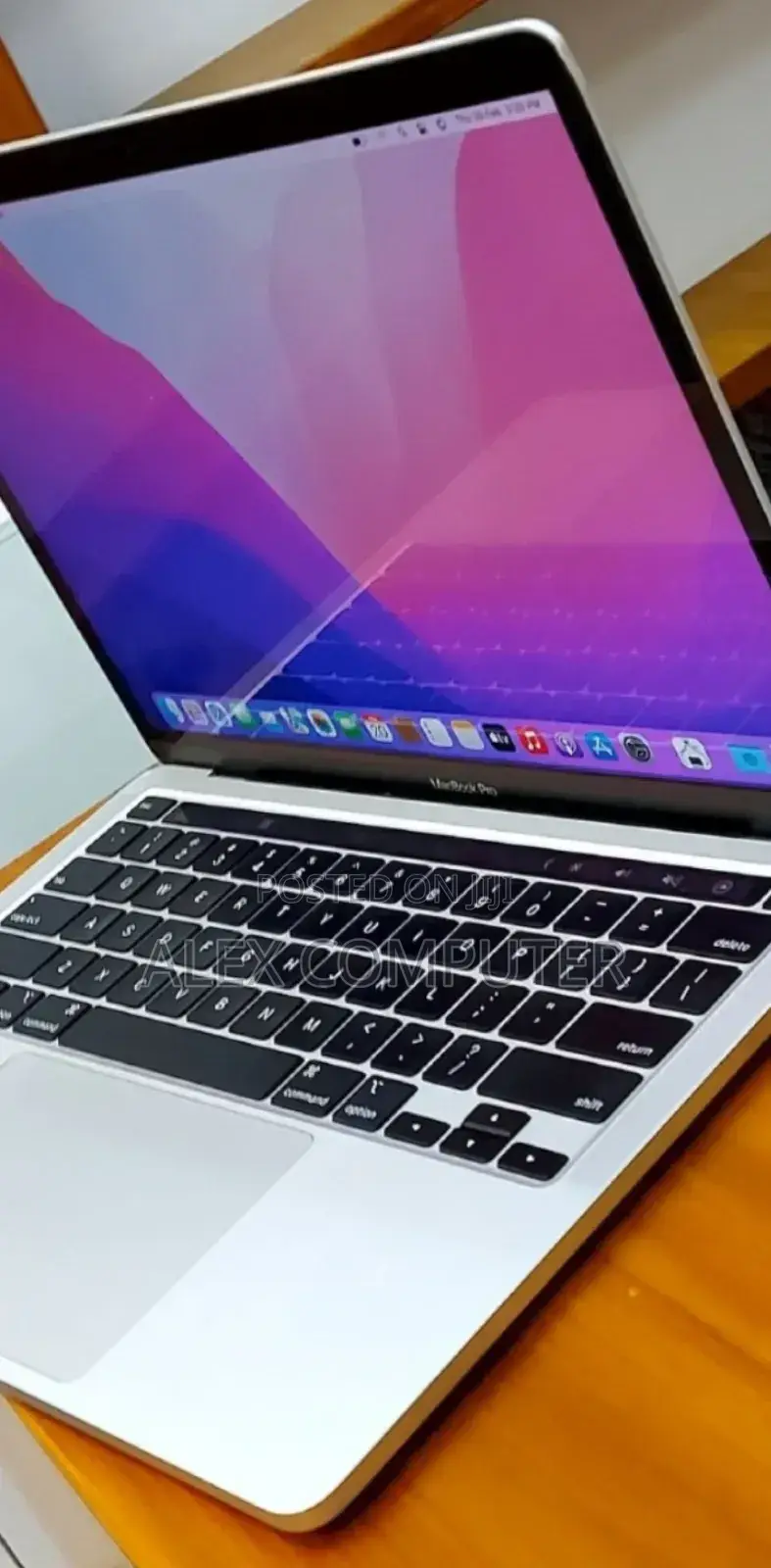 New Laptop Apple MacBook Pro 2020 M1 8GB Apple M1 SSD 512GB