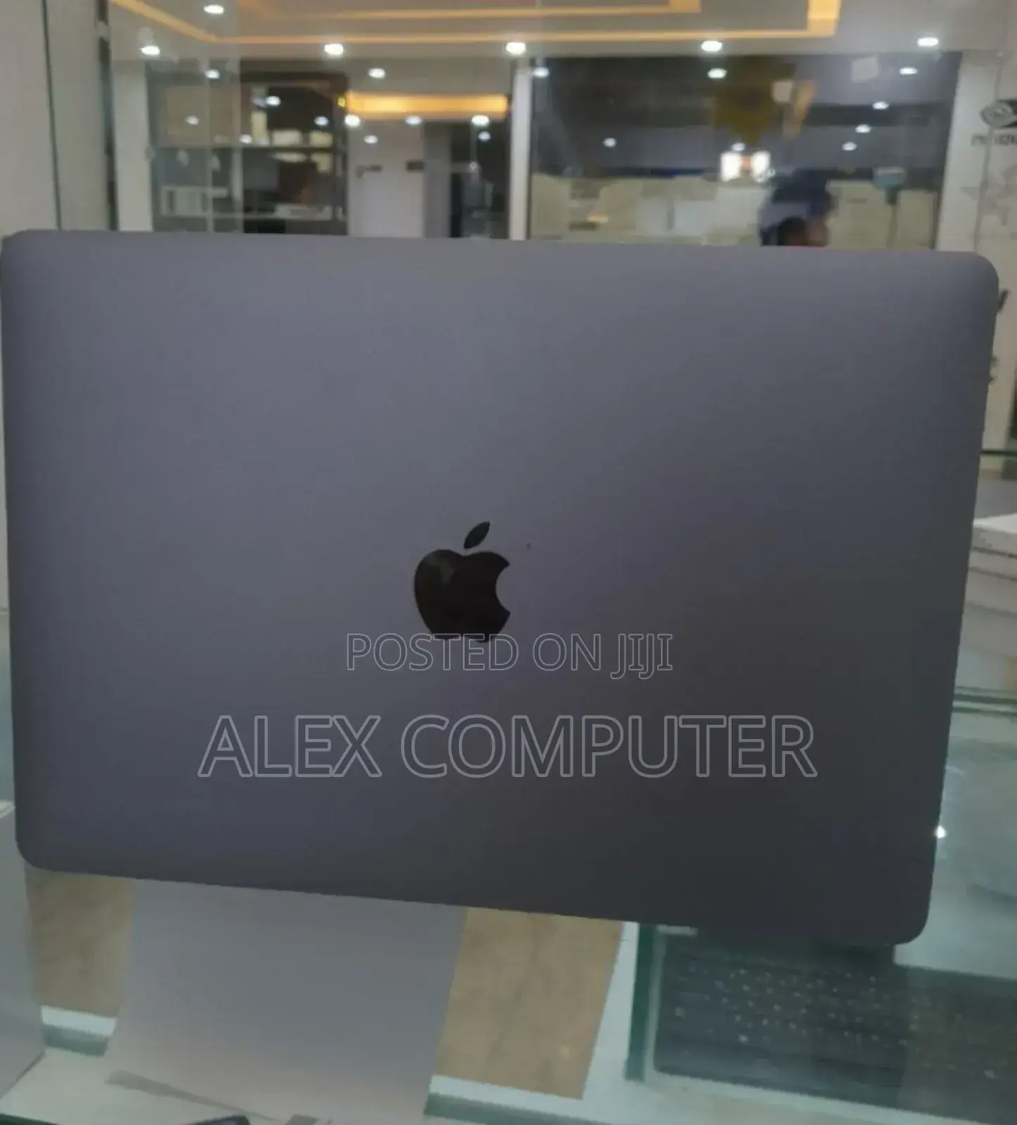 New Laptop Apple MacBook Pro 2022 M2 8GB Apple M2 SSD 256GB