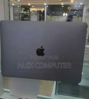 New Laptop Apple MacBook Pro 2022 M2 8GB Apple M2 SSD 256GB