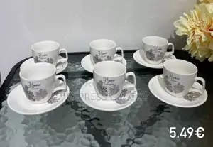 የቡና ስኒዎች ከማስቀመጫ ጋር