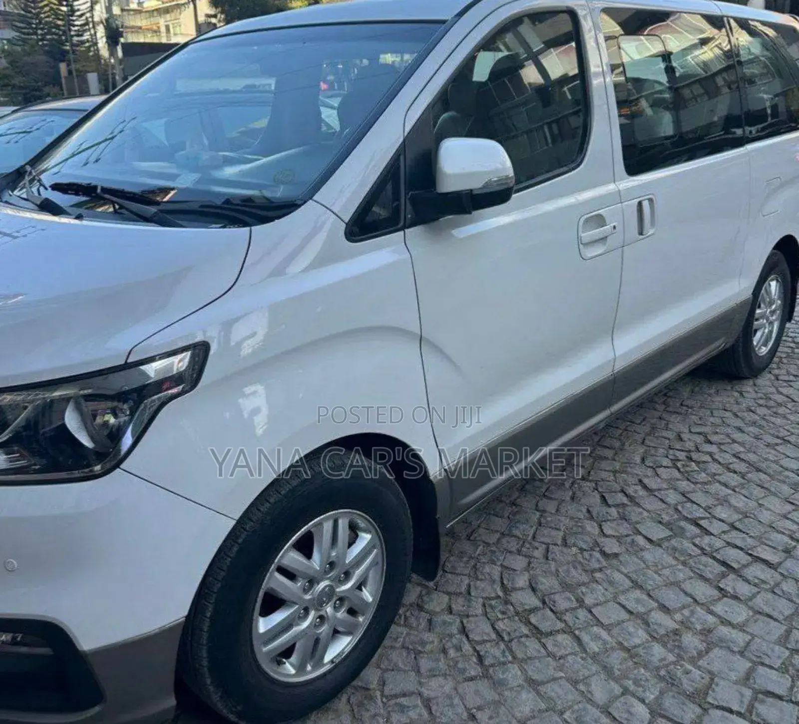 Hyundai Starex 2021 White