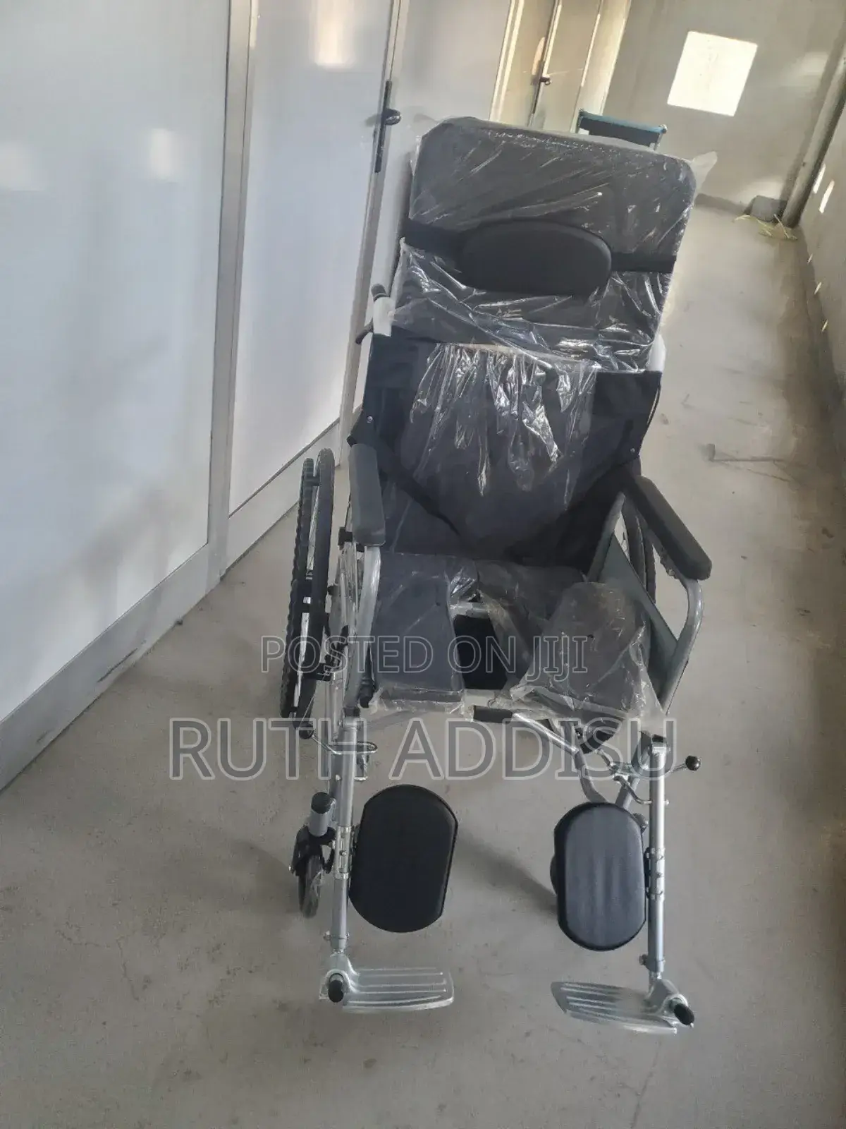 Multifunctiona Solid Large Wheel Hand Push Wheelchair.