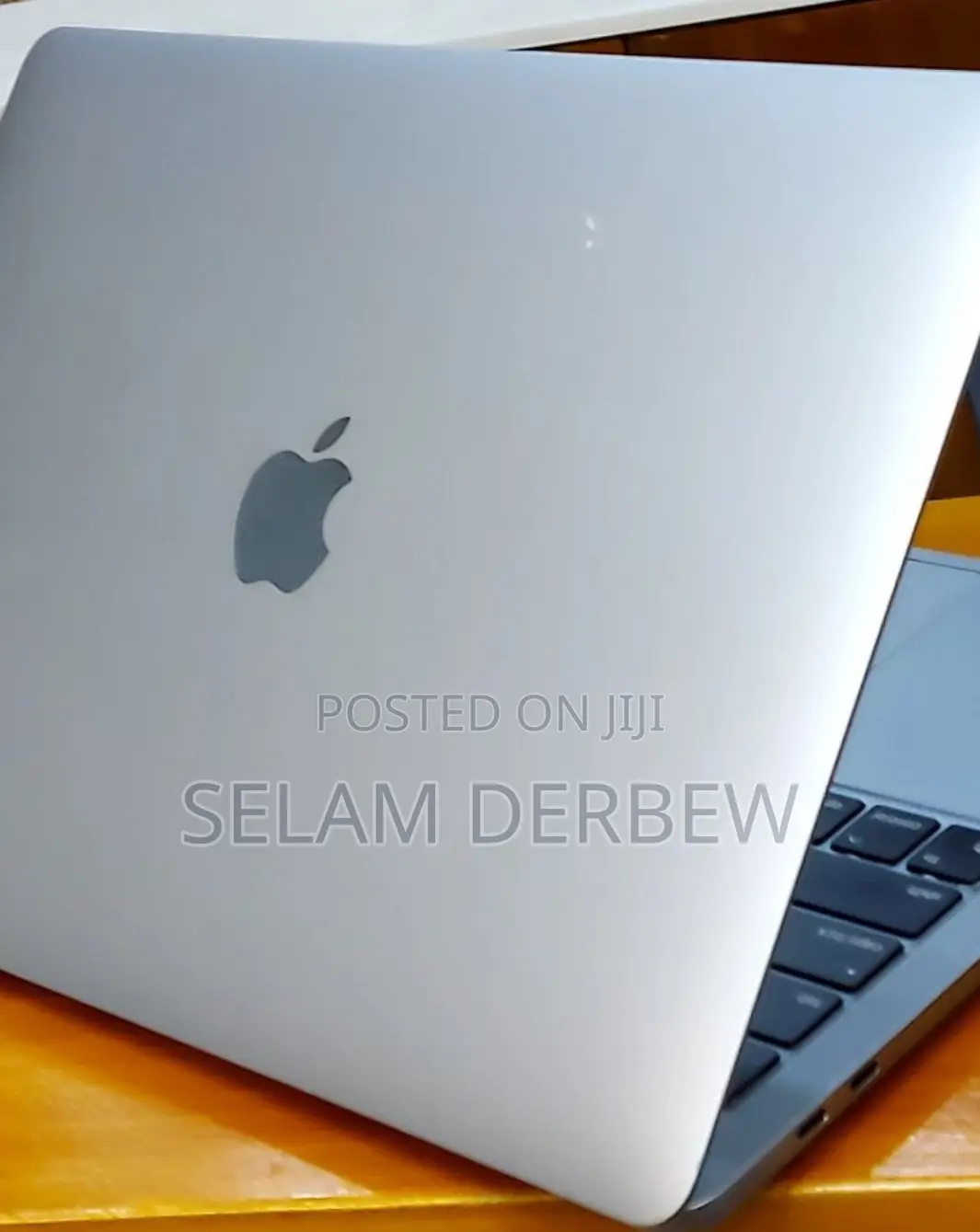 New Laptop Apple MacBook Pro 2022 M2 8GB Apple M2 SSD 256GB