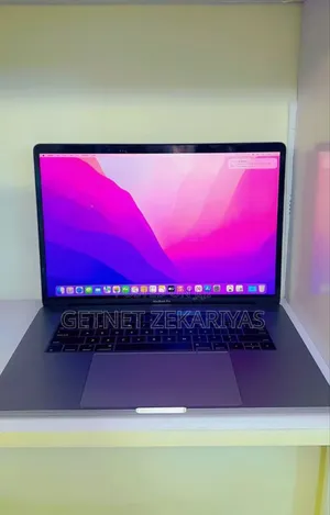 Photo - New Laptop Apple MacBook Pro 2017 16GB Intel Core I7 SSD 512GB
