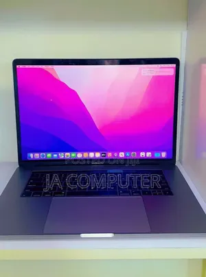 New Laptop Apple MacBook Pro 2017 16GB Intel Core I7 SSD 512GB