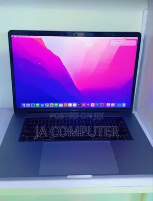 Photo - New Laptop Apple MacBook Pro 2017 16GB Intel Core I7 SSD 512GB