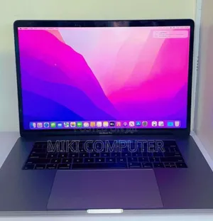 Photo - New Laptop Apple MacBook Pro 2017 16GB Intel Core I7 SSD 512GB