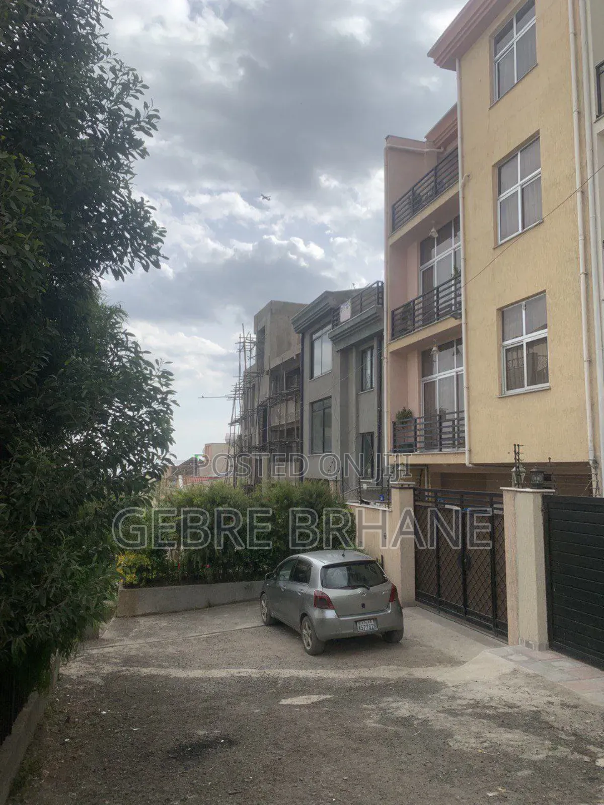5bdrm House in G+3, Yeka for rent