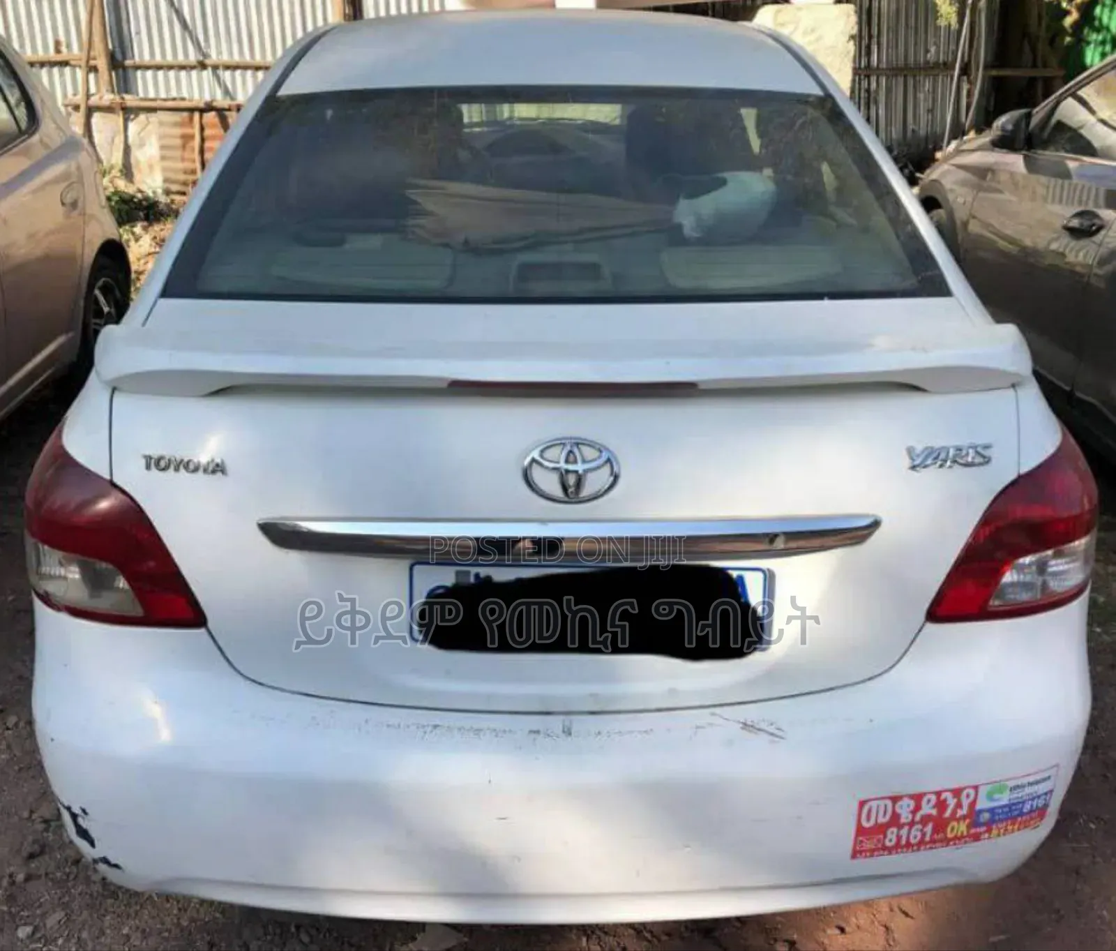 Toyota Yaris Base Sedan 4dr 2011 White