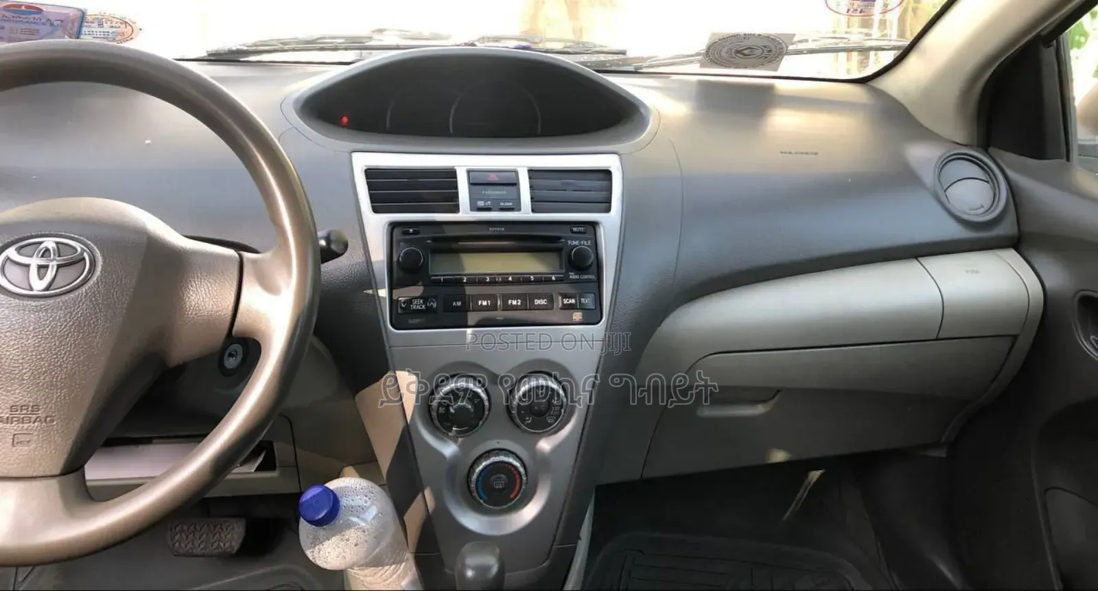 Toyota Yaris Base Sedan 4dr 2011 White