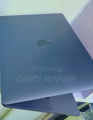 Photo - New Laptop Apple MacBook Pro 2017 16GB Intel Core I7 SSD 512GB