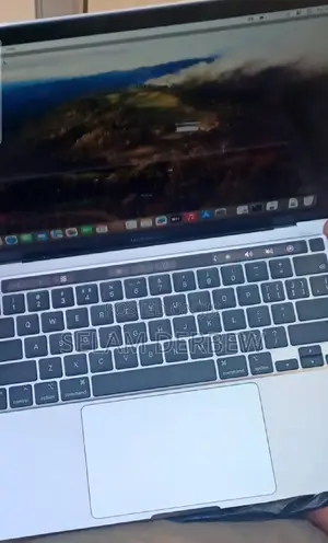 New Laptop Apple MacBook Pro M1 8GB Apple M1 SSD 256GB