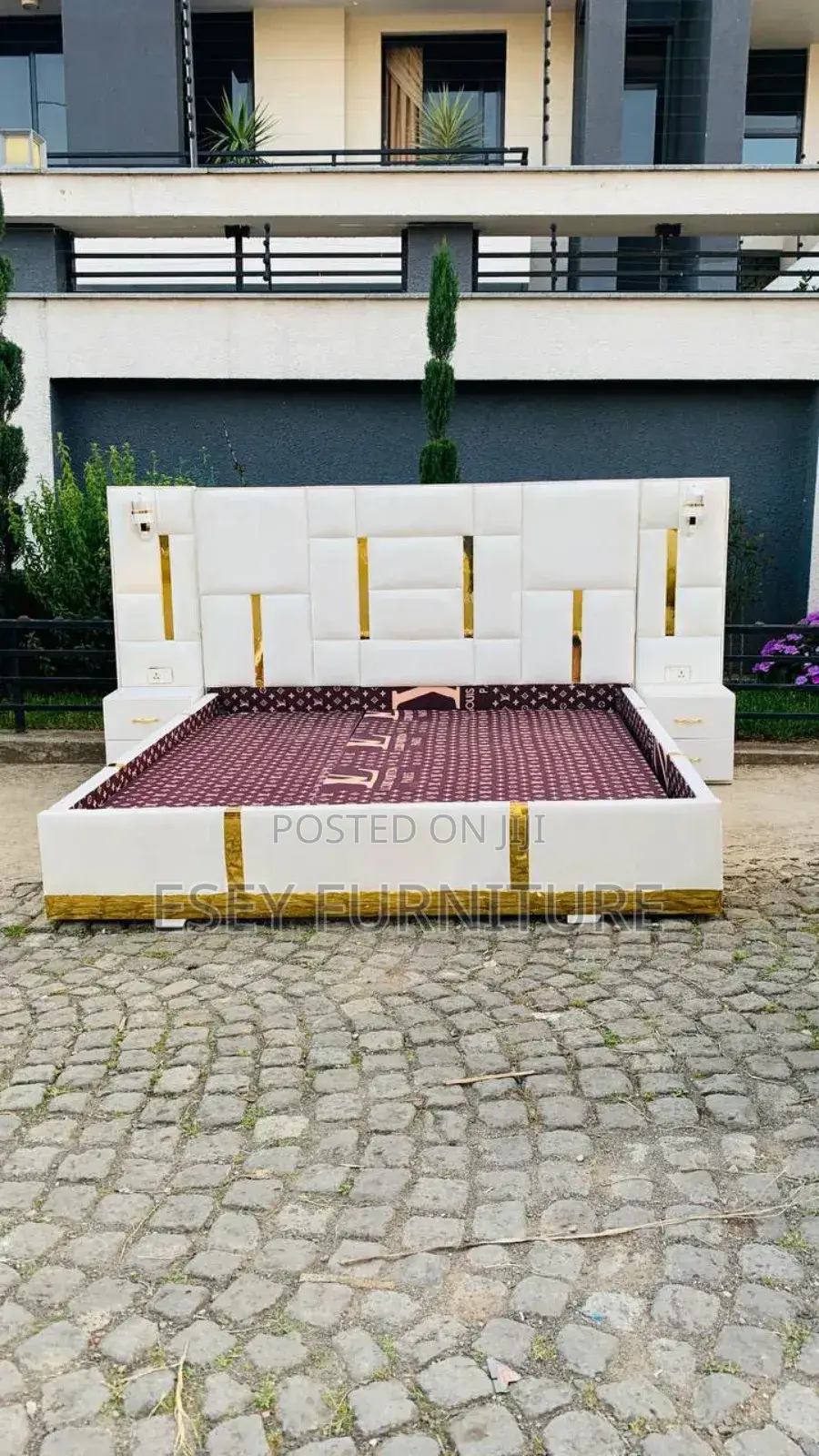 1.80 New Mode Bed + Two Boxes + በ 2 Side መብራት የተገጠመለት