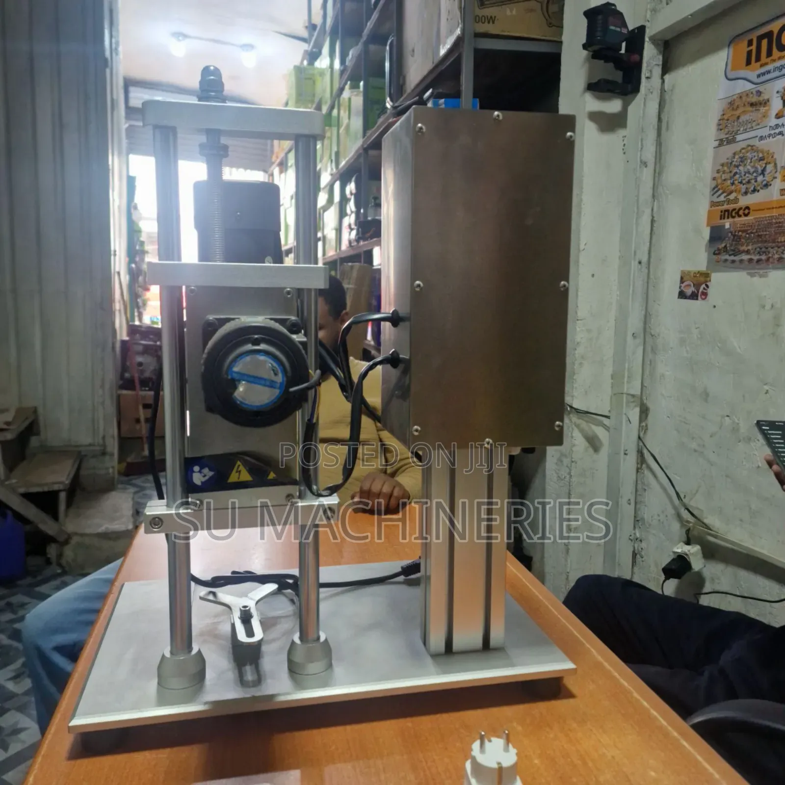 Automatic Plastic Screw Machine ‎የኮዳ ክዳን ማሸጊያ ‎