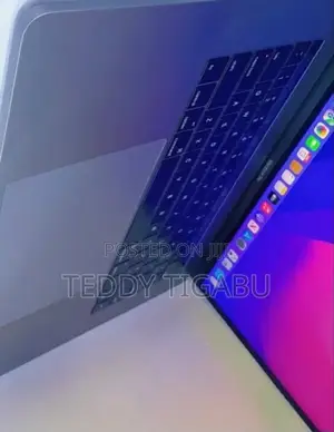 New Laptop Apple MacBook Pro 2017 16GB Intel Core I7 SSD 512GB