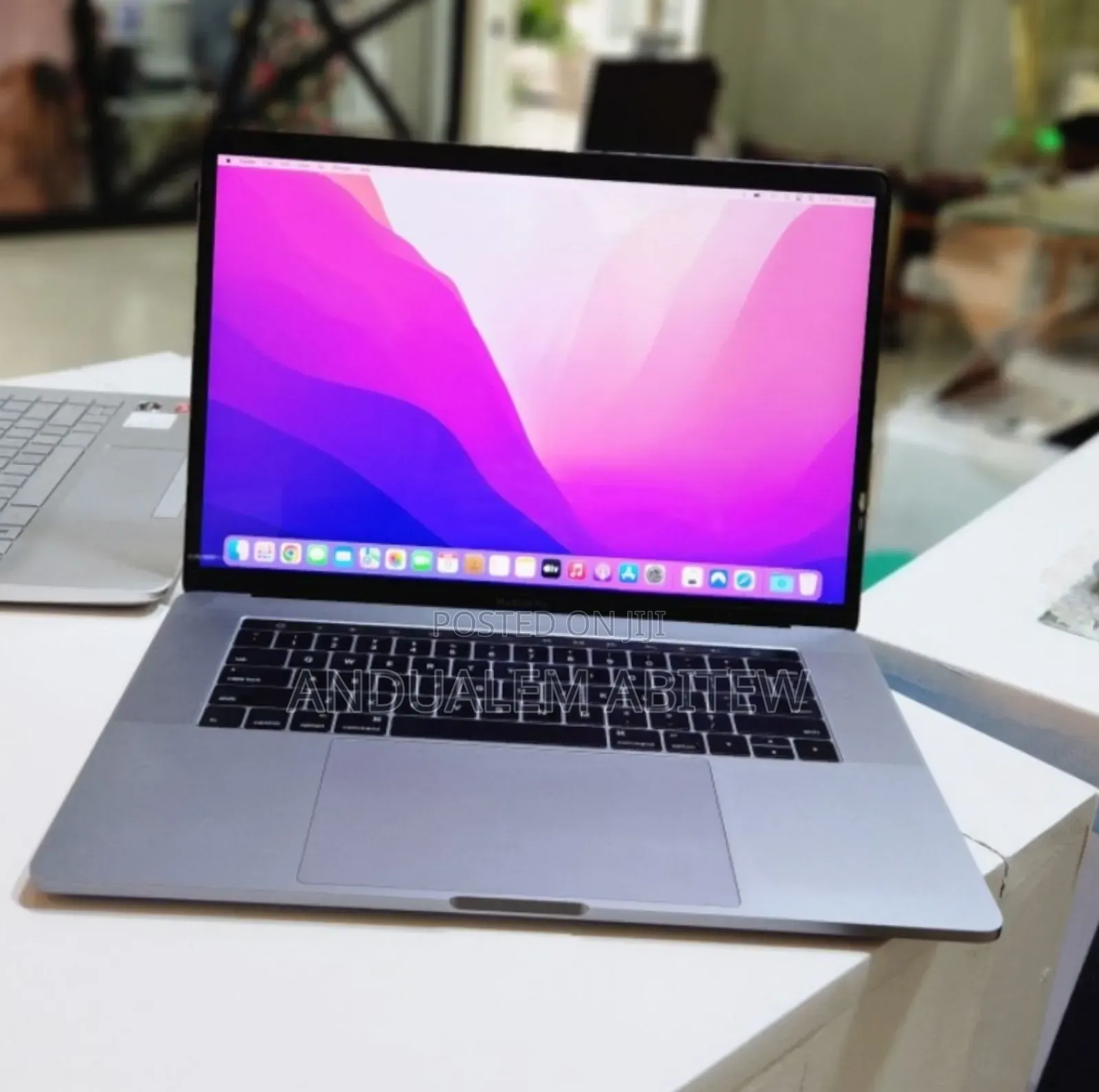 New Laptop Apple MacBook Pro 2016 16GB Intel Core I7 SSD 256GB