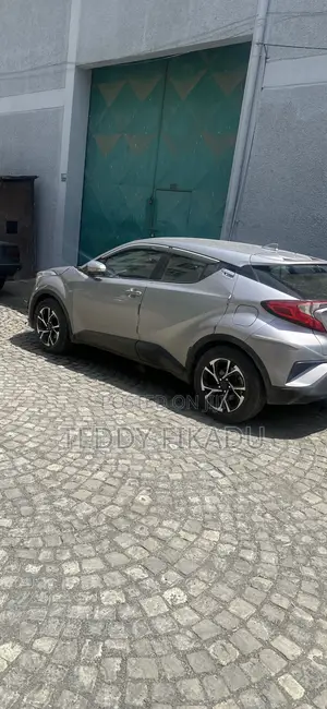 Photo - Toyota C-HR LE FWD 2019 Gray