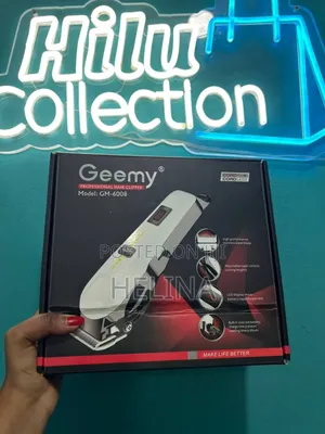 የፀጉር ቤት ወረፋ ላስቸገረው የማሆን በ Charge የሚሰራ የፀጉር ማስተካከያ